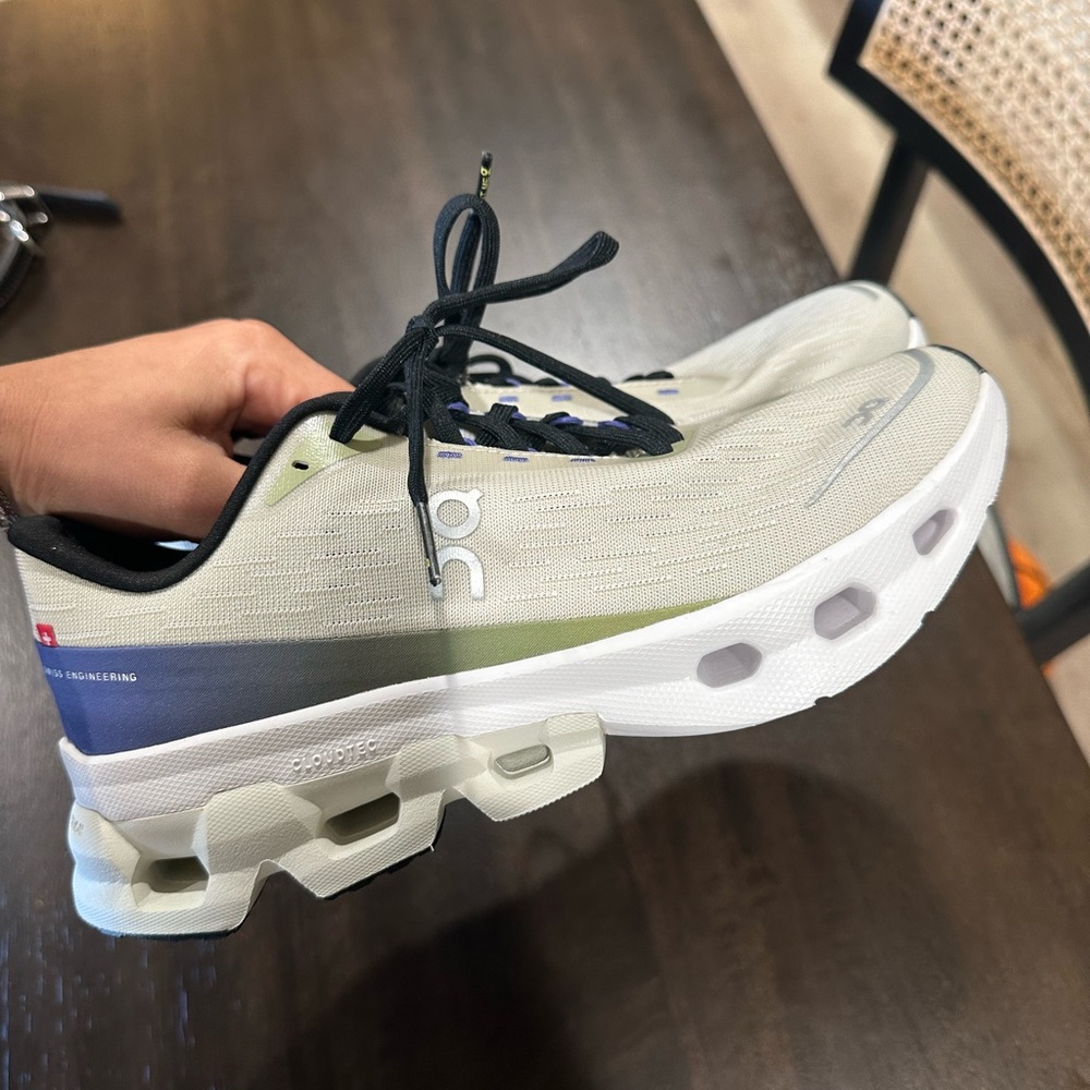Women's on cloud cloud Tec